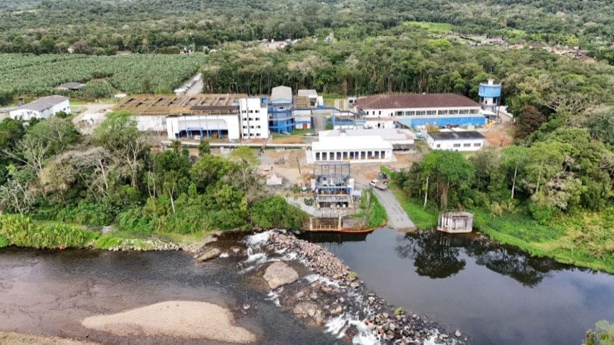 Conflitos no Oriente Médio Afetam Abastecimento de Flúor na Água de Joinville