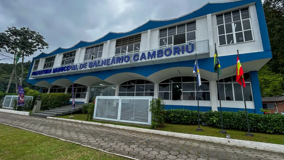 Concurso Camboriú SC 2026 abre 176 vagas com salários de até R$ 15,9 mil; veja cargos e como se inscrever