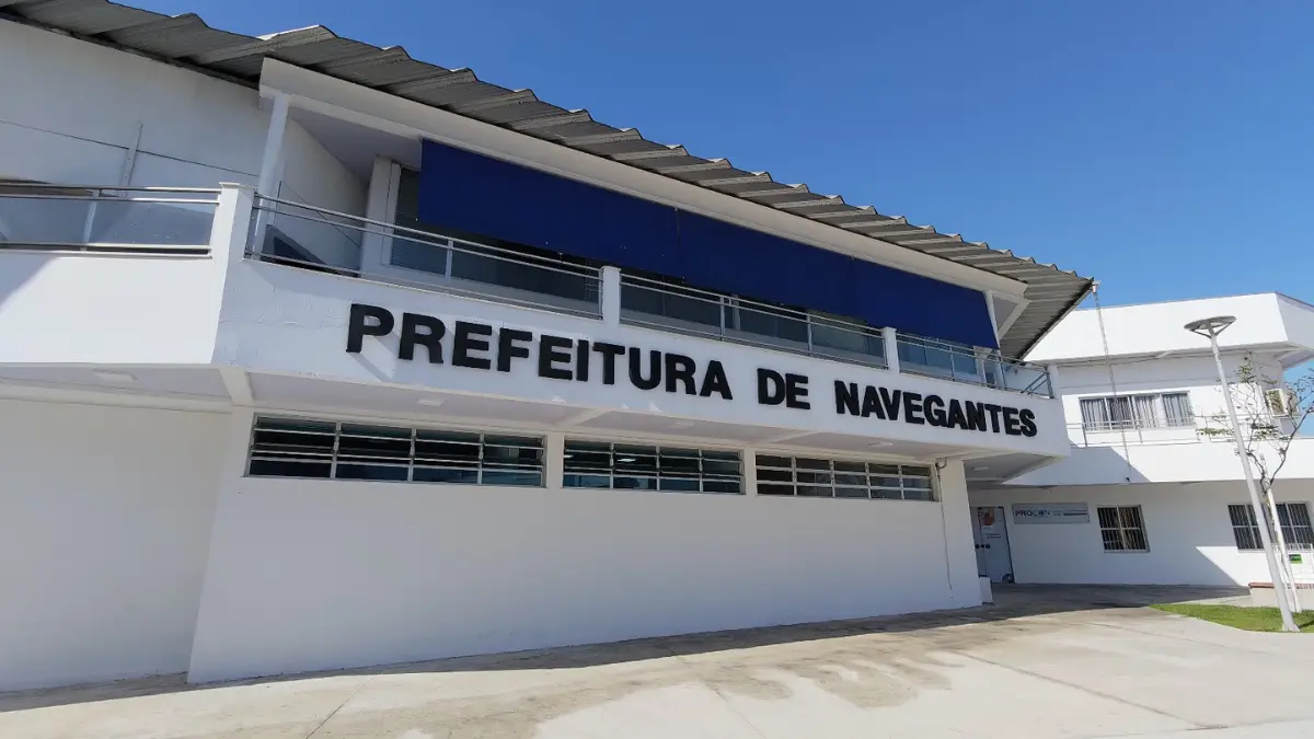 Concurso Navegantes SC abre 16 vagas com salários de até R$ 6 mil; veja cargos