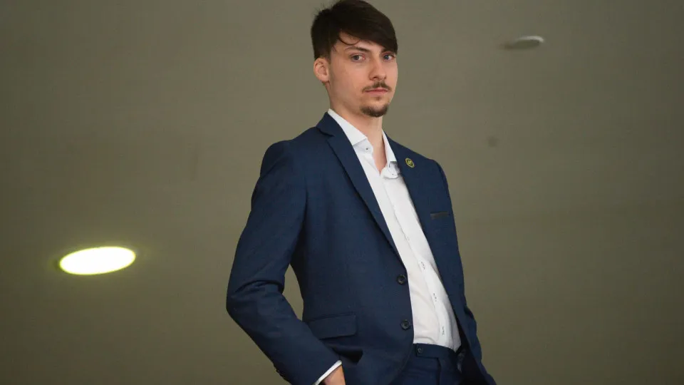 Filho de Bolsonaro pode perder vaga em comissão em Balneário Camboriú por faltas - Notícias ao Minuto Brasil