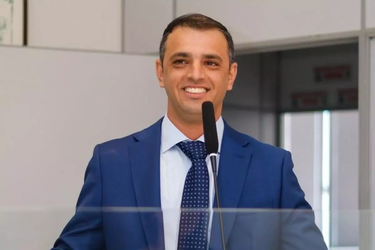 Polícia Civil prende prefeito de Garopaba (SC) em investigação sobre coleta de lixo