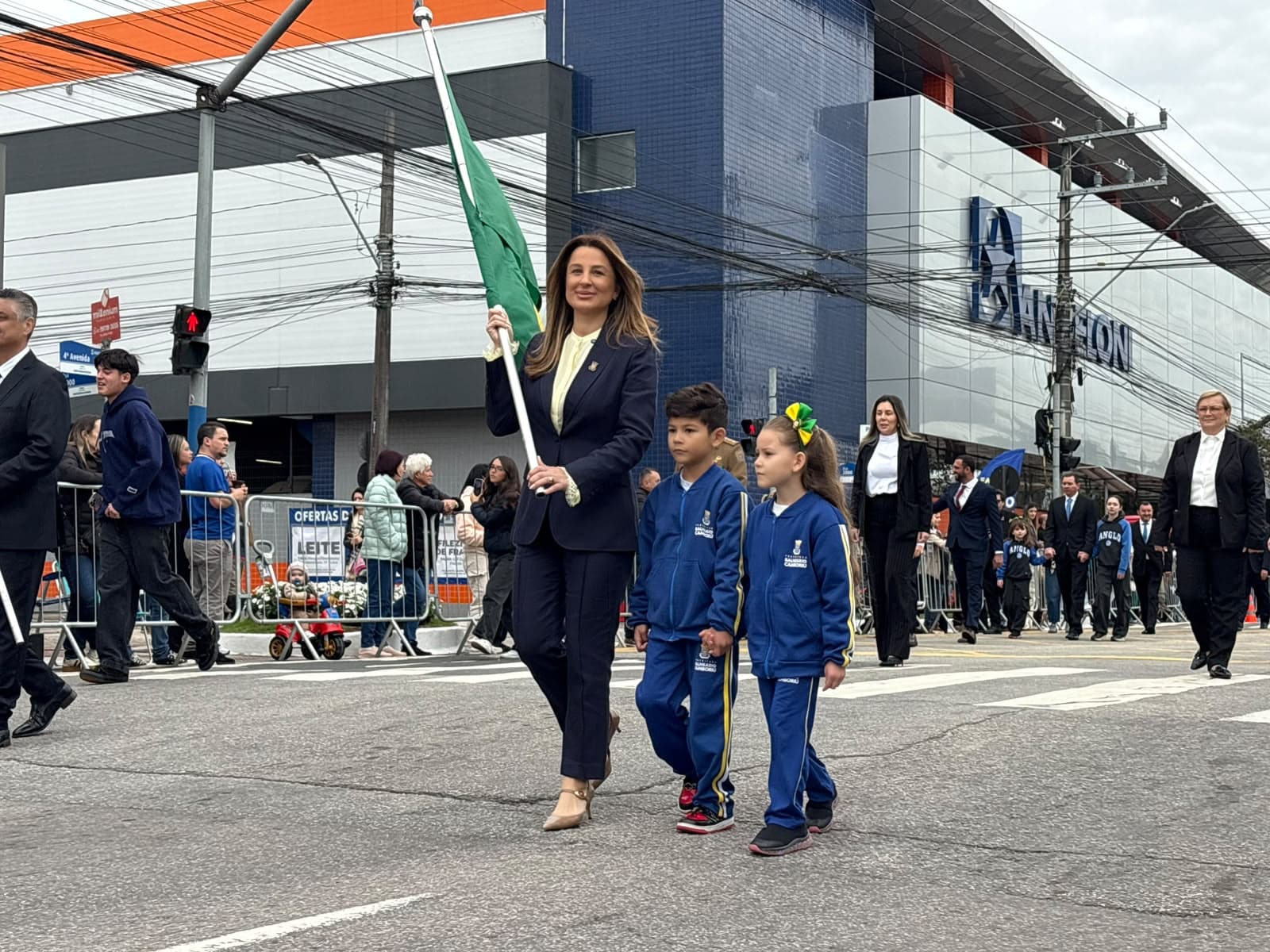 Desfile de 7 de Setembro reúne cerca de 5 mil pessoas em Balneário Camboriú