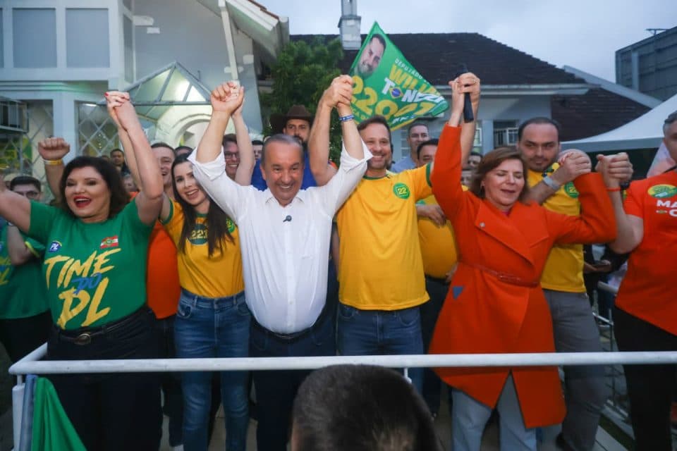 Jorginho Mello e Adriano Silva iniciam campanha com atos em Florianópolis e Joinville