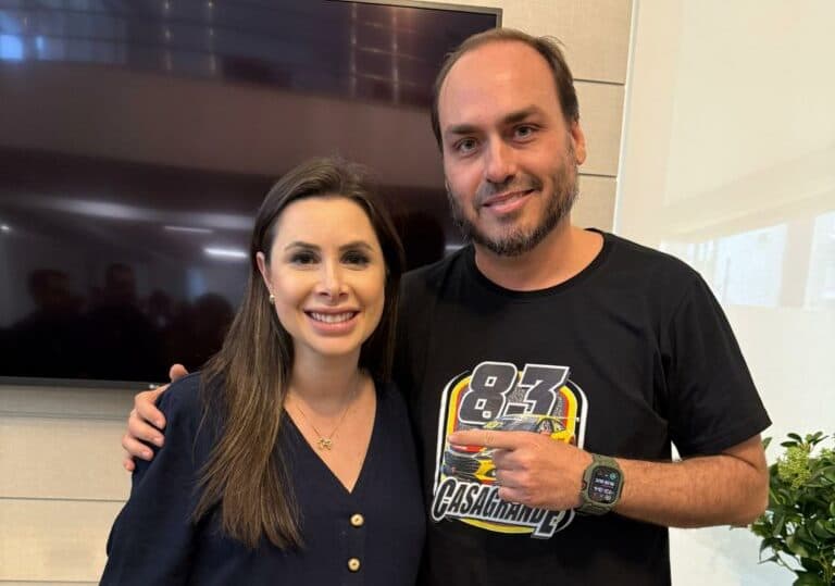 Pesquisa: Caroline de Toni e Carlos Bolsonaro Lideram Disputa ao Senado em Santa Catarina