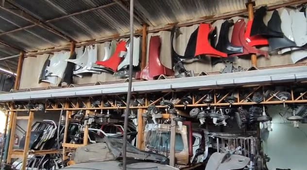Empresário que tinha peças para vender de oito veículos furtados é preso em São José