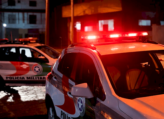 PM recupera veículo roubado e prende três criminosos em São José