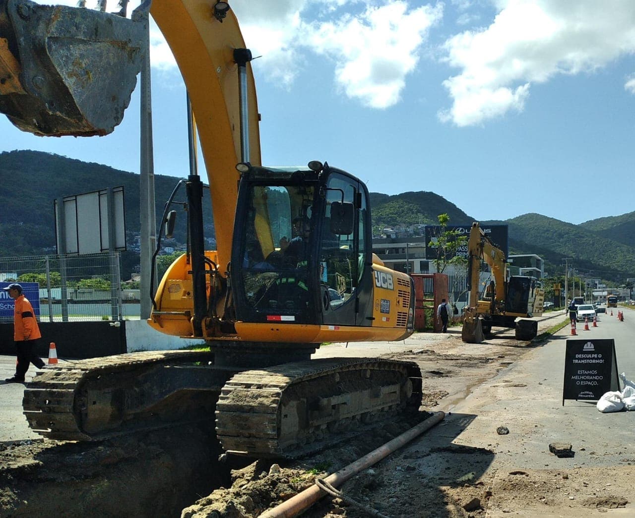 Casan inicia novas frentes de trabalho para ampliar rede de esgoto em Florianópolis