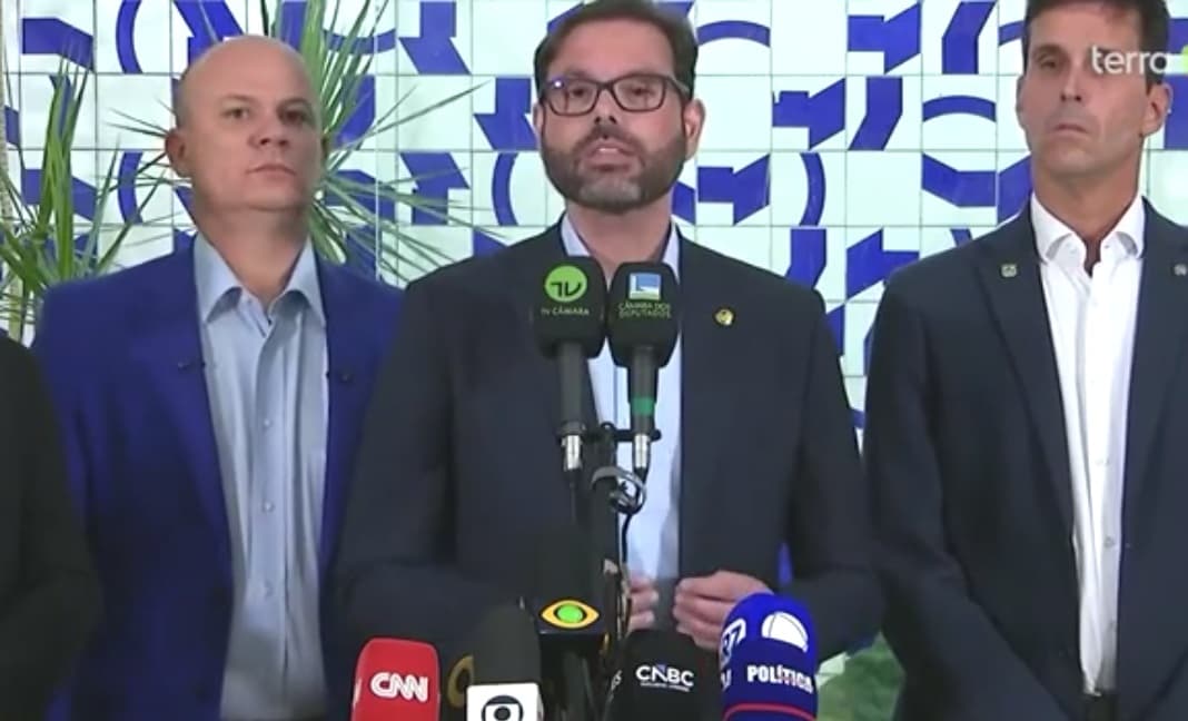 Senador de Santa Catarina pede aos EUA asilo político a Alexandre Ramagem