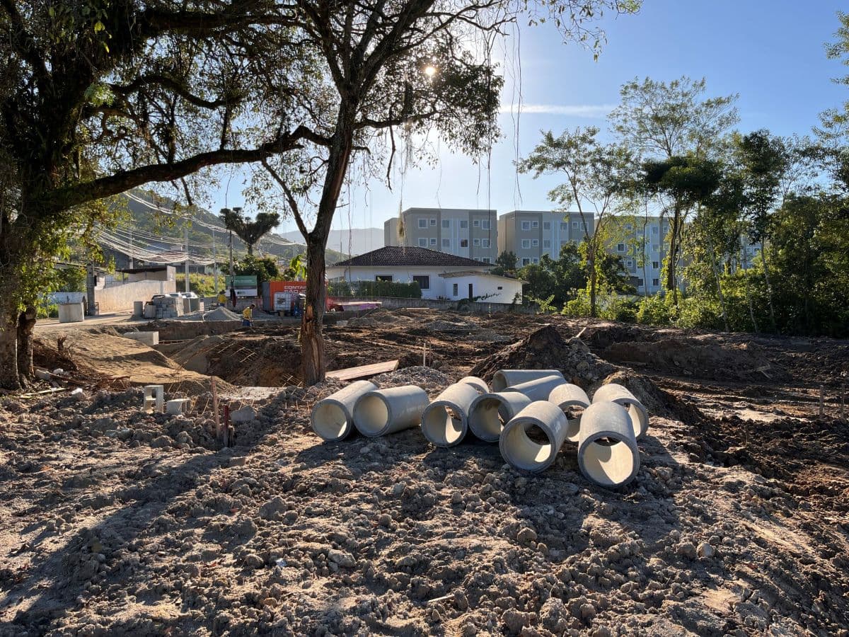 Nova rotatória e obra de drenagem transformam ponto estratégico em São José