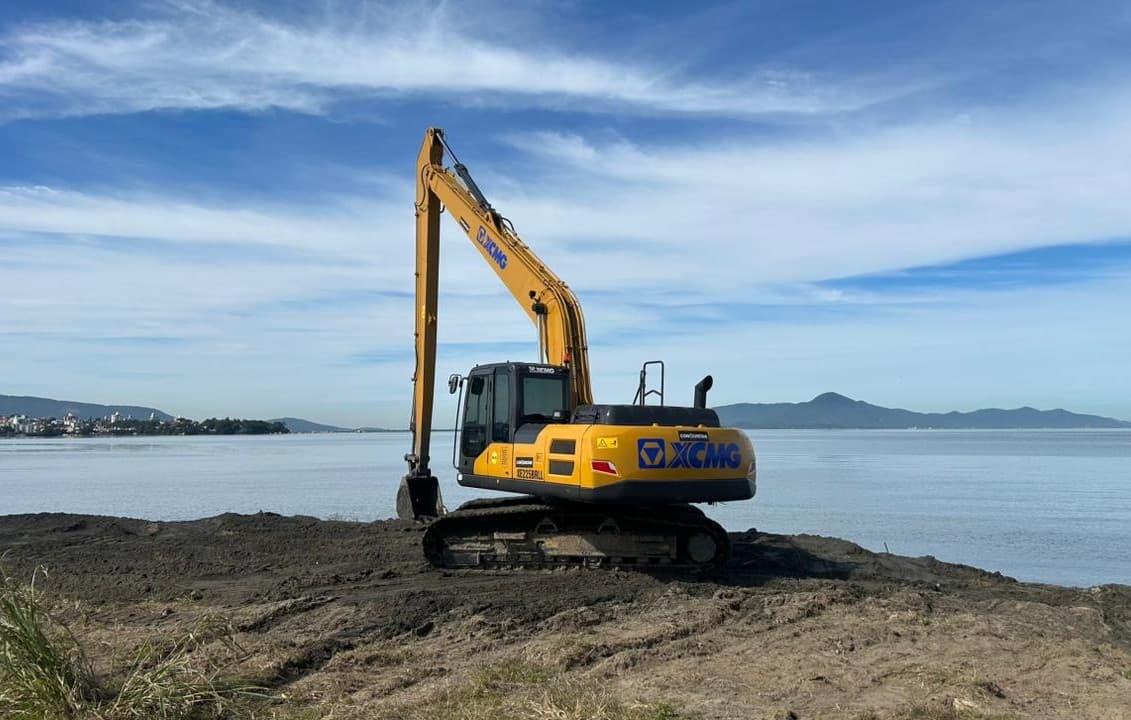 São José intensifica desassoreamento de rio para prevenir alagamentos em Campinas e Kobrasol