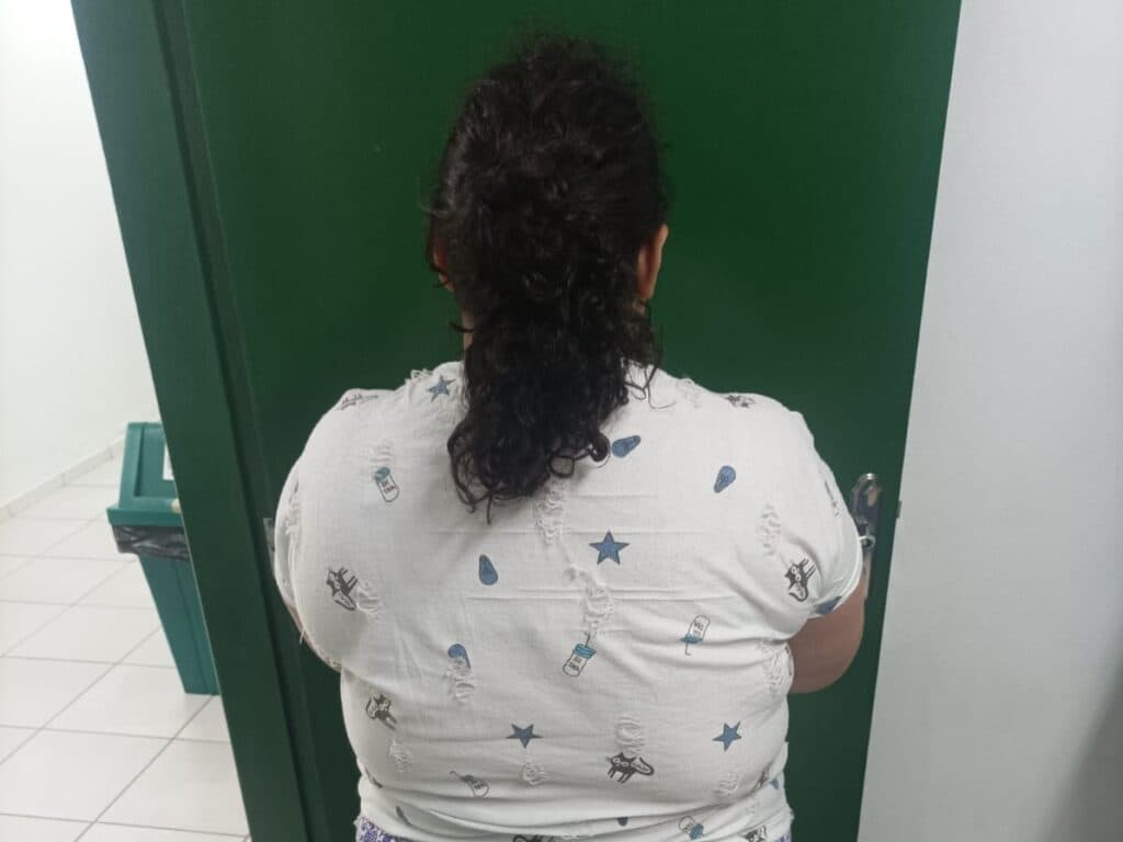 Mulher de 37 anos é presa em Joinville após se passar por criança de 12 para aplicar golpes