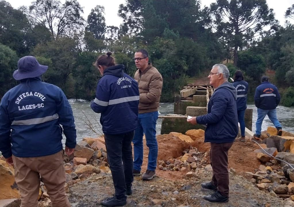 Fortes chuvas danificam pontes e estradas do interior de Lages; prefeitura toma medidas