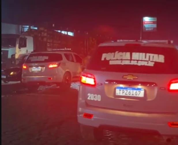 Homem de 25 anos é morto pela PM após manter mulher e criança reféns