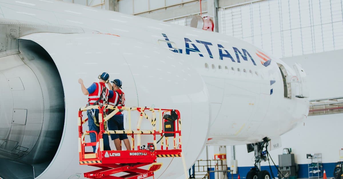 LATAM amplia uso de tecnologia inspirada em pele de tubarão em toda a frota Boeing 777