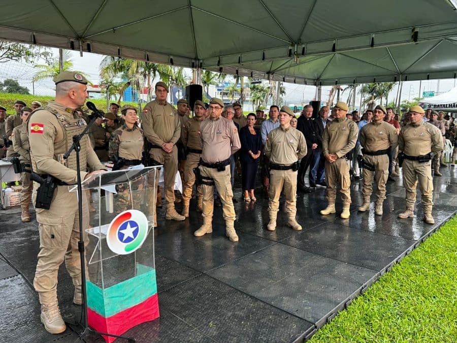 6º CRPM de Criciúma recebe 14 novas viaturas para reforçar a segurança no Sul Catarinense - Rádio Araranguá FM 95.5