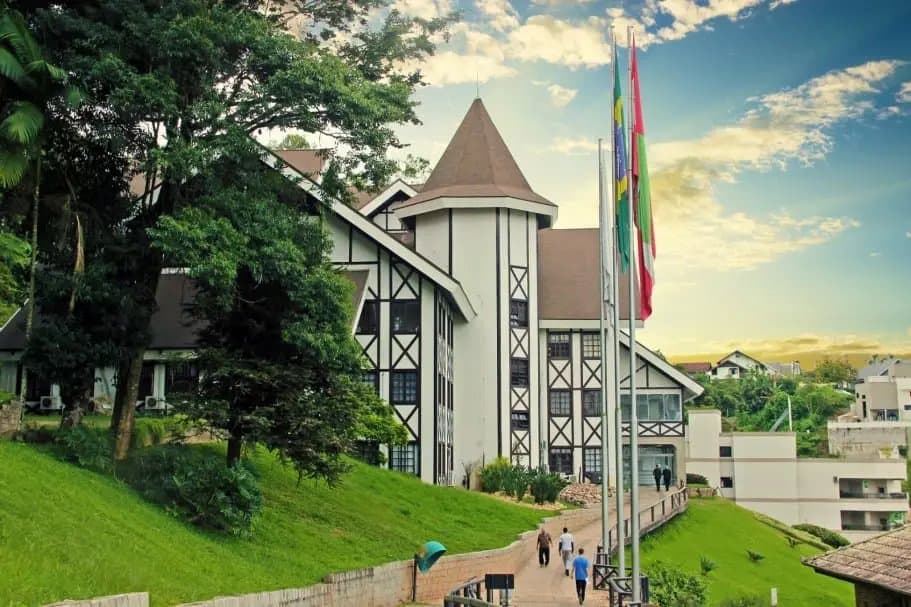 Brusque abre inscrições para Processo Seletivo da Educação 2025 - Rádio Cidade