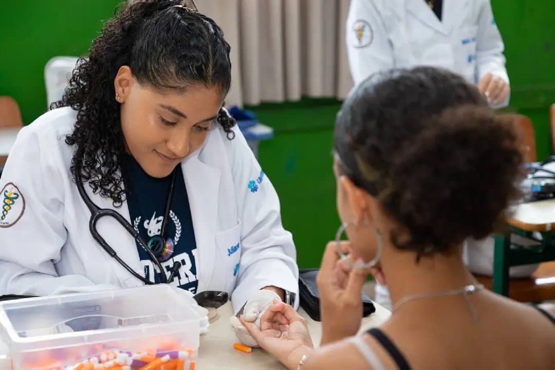 UNIFEBE realiza ações em escolas de Brusque, Botuverá e Gaspar - Rádio Cidade