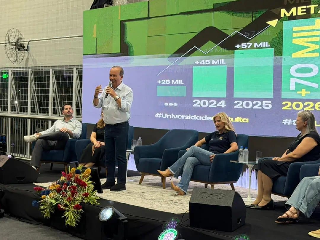 (VÍDEO) Governador destaca universidade gratuita em visita a Brusque - Rádio Cidade
