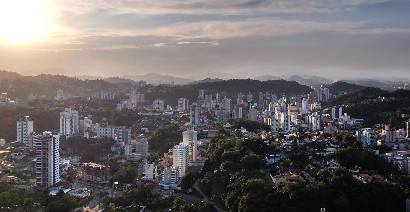 Tecnologia impulsiona arrecadação nas cidades de SC e amplia peso do setor nas economias locais