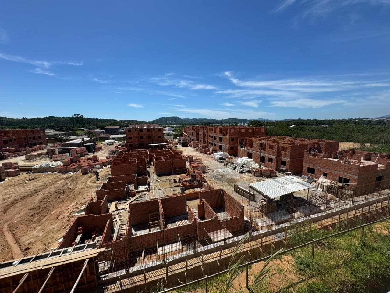 Obras do Residencial Horto Florestal avançam e reforçam política habitacional em São José - Prefeitura Municipal De São José