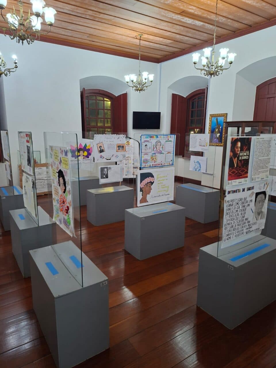 Museu Municipal de São José recebe pela primeira vez a Mostra de Cartazes Antonieta de Barros