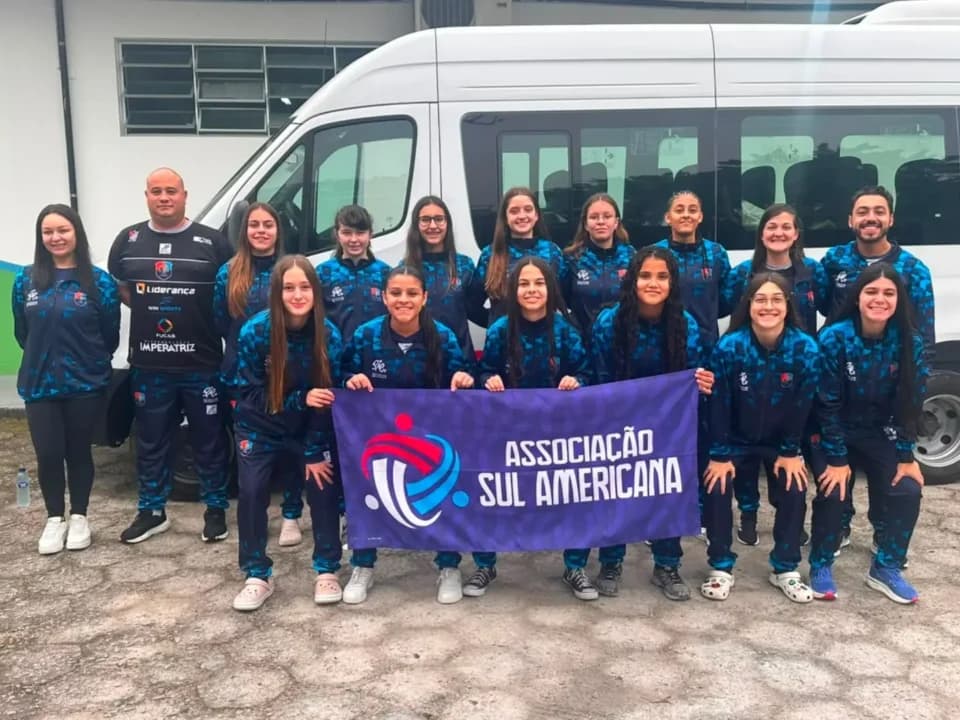 Futsal feminino de São José embarca para a disputa da Olesc Regional Sul