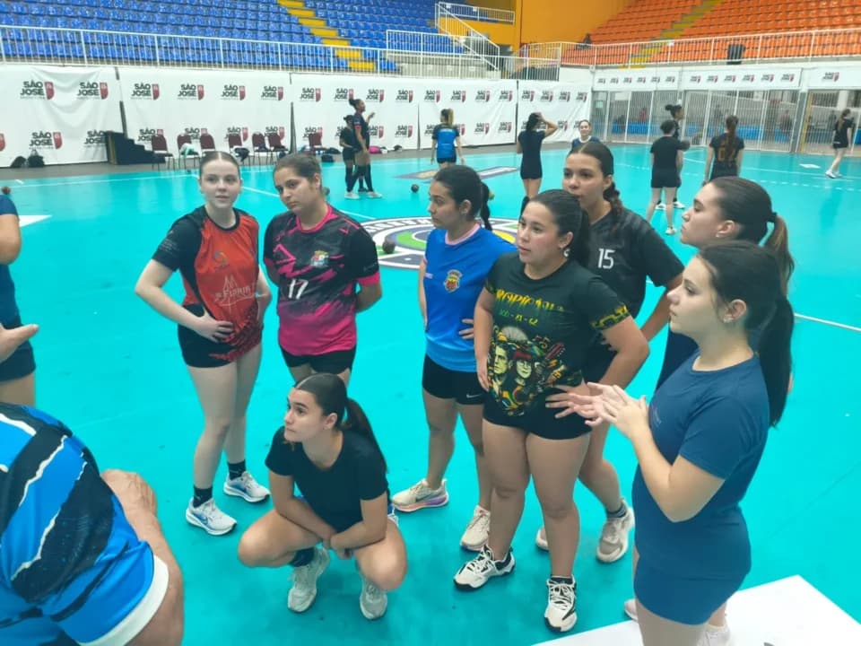 Após última manhã de treino, handebol feminino de São José estreia na Olesc Regional Sul