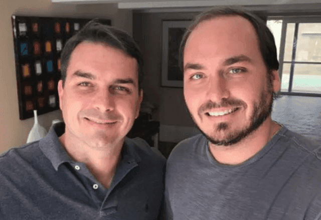 Flávio planeja arrancada pré-eleitoral em ‘motociata’ com irmão Carlos em Florianópolis