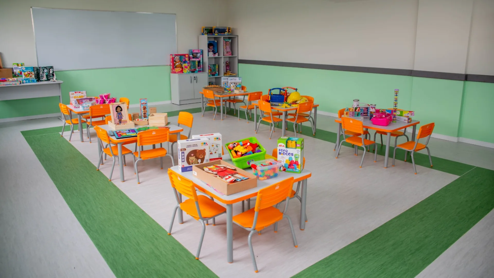 Chapecó amplia escolas e entrega 61 mil itens pedagógicos