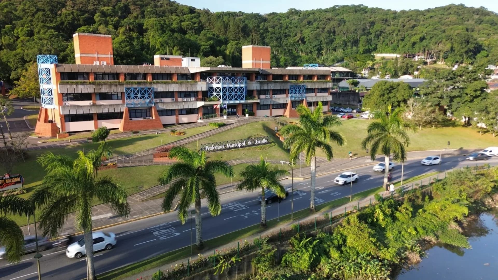 Joinville abre seleção para 40 cargos na saúde e educação