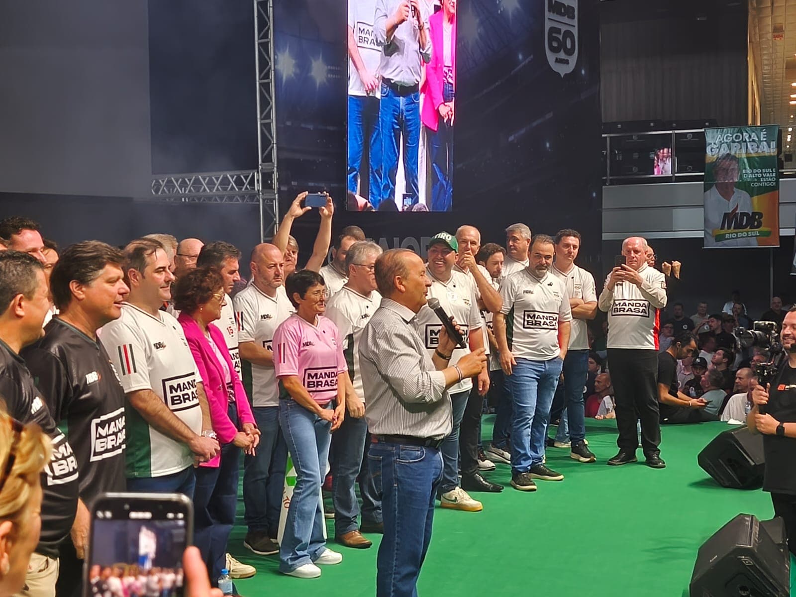 Jorginho segue buscando o apoio do MDB; políticos entre o Banco Master e o Besc; esquerda se organiza em silêncio