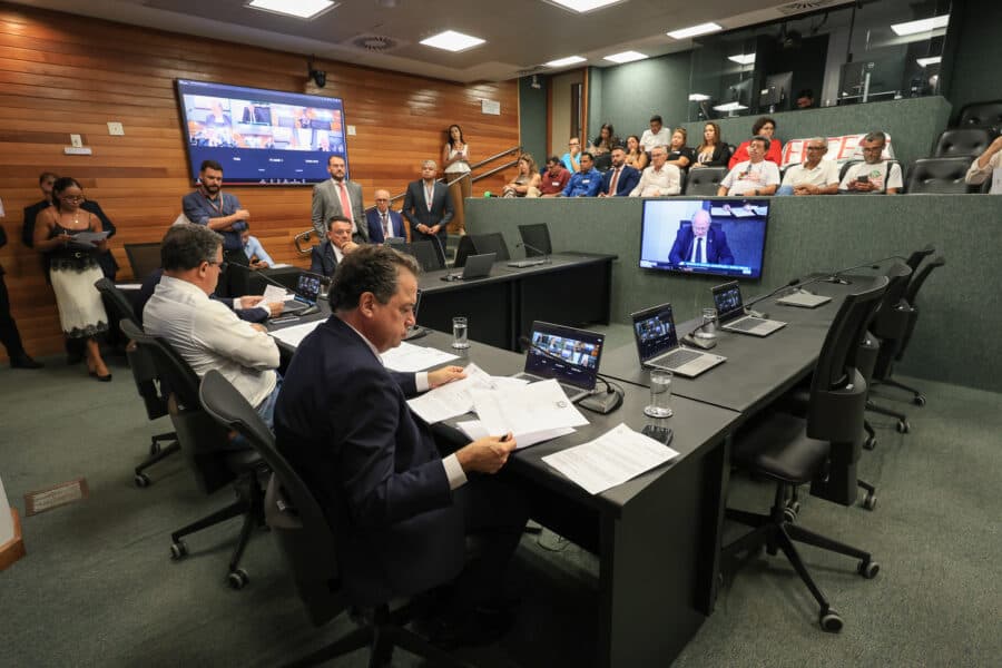 Projetos sobre salários, saúde, educação e serviços avançam na Assembleia Legislativa de Santa Catarina