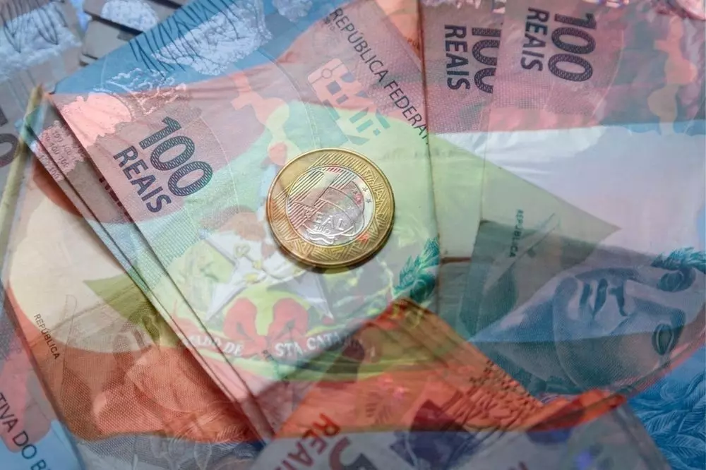 Indústria recua 1,5% e pressiona economia de SC, que fica estável em agosto; Fiesc alerta para juros altos e endividamento
