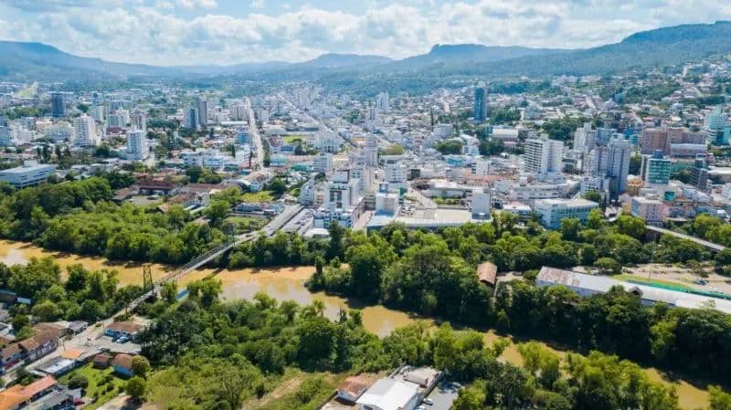 Quadrilha é acusada de fraudar licitações da Saúde e desviar milhões de reais em Rio do Sul