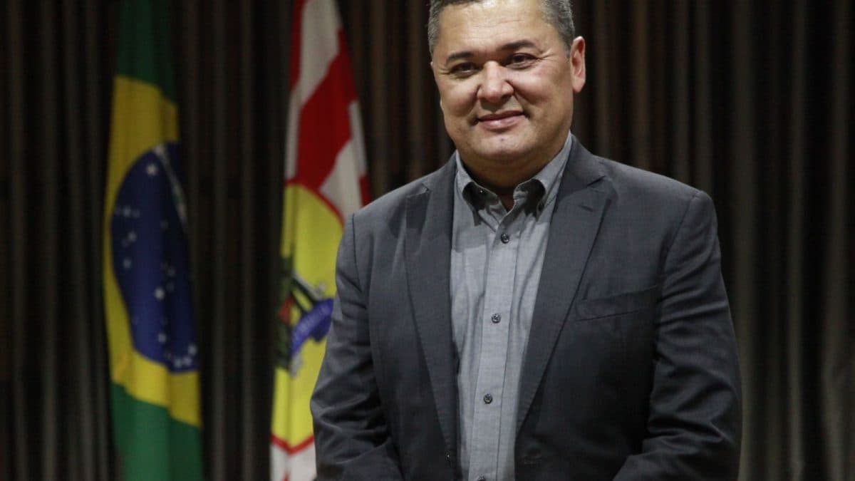 Vereador investigado por ‘rachadinha’ exonera quatro assessores em Blumenau