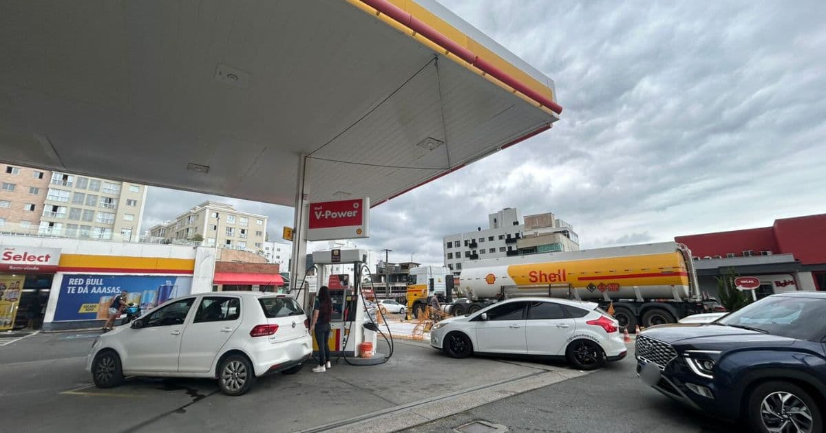 Greve de caminhoneiros já afeta combustível em SC e gera filas em postos de Balneário Camboriú