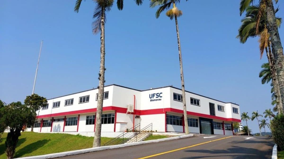 Sem restaurante, alunos da UFSC Blumenau ficam sem alimentação; MPF cobra solução urgente