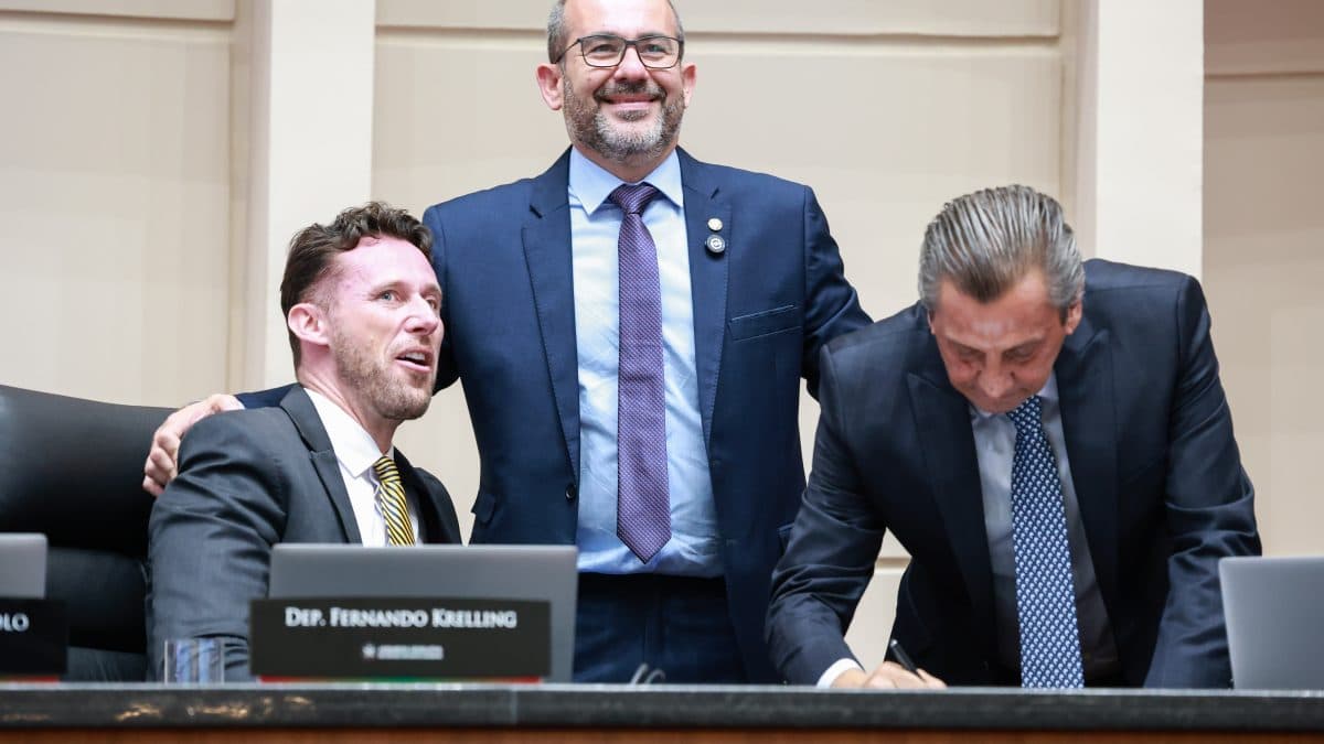 Joinville ganha mais um representante na Alesc com posse de Rodrigo Fachini