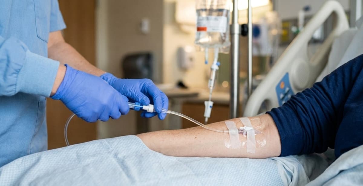 Mulher passa mal durante aplicação de ferro intravenoso e morre em clínica de SC