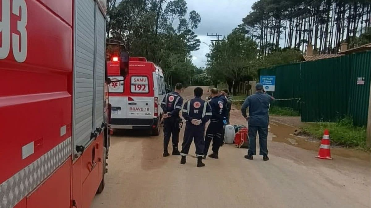 Segurança patrimonial de 60 anos morre eletrocutado e bombeiros encontram corpo caído ao lado de motocicleta ainda ligada em SC