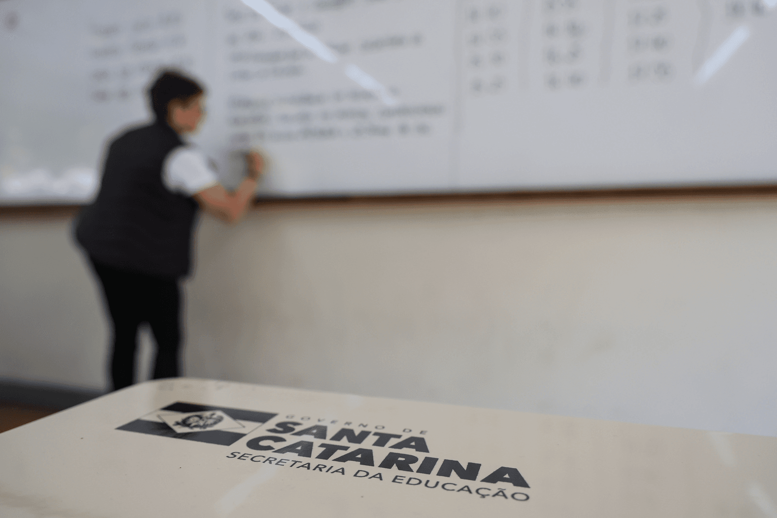 SC anuncia edital para concurso público da Educação com 10 mil vagas