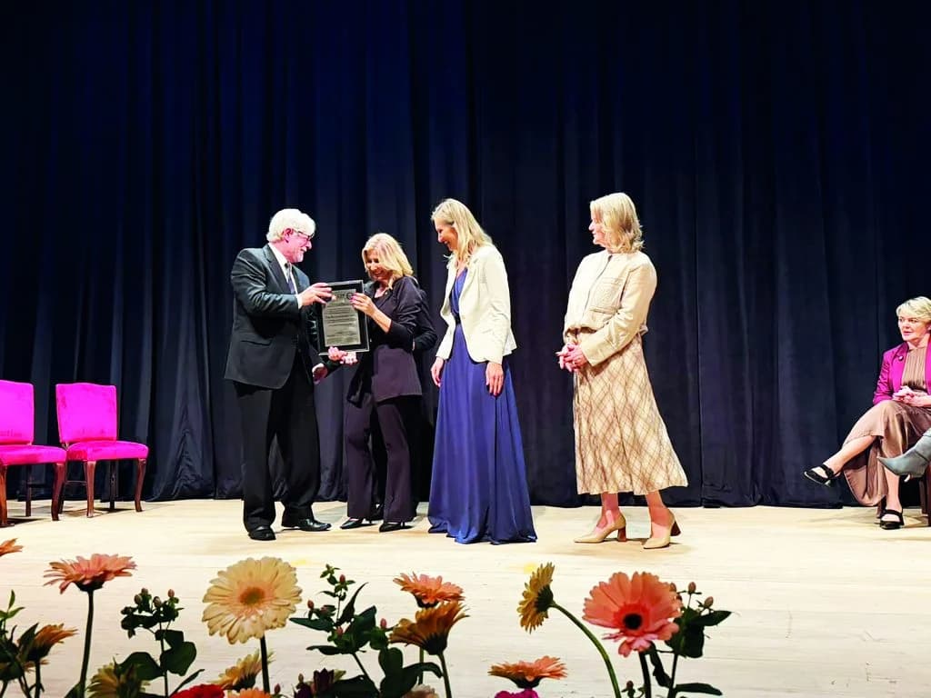 Luciane Ceretta é homenageada pelo Conselho Estadual de Educação