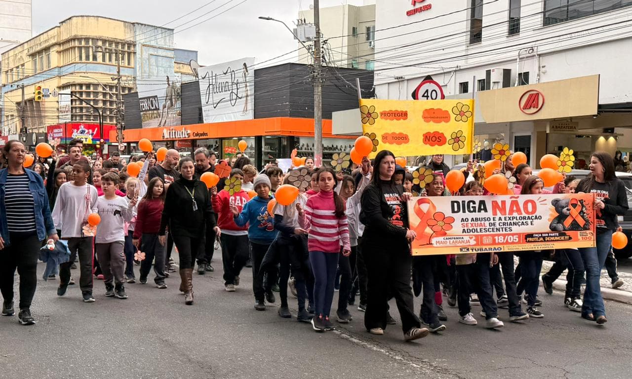 Assistência Social promove caminhada em alusão ao Maio Laranja na tarde desta segunda-feira (18) - Prefeitura de Tubarão
