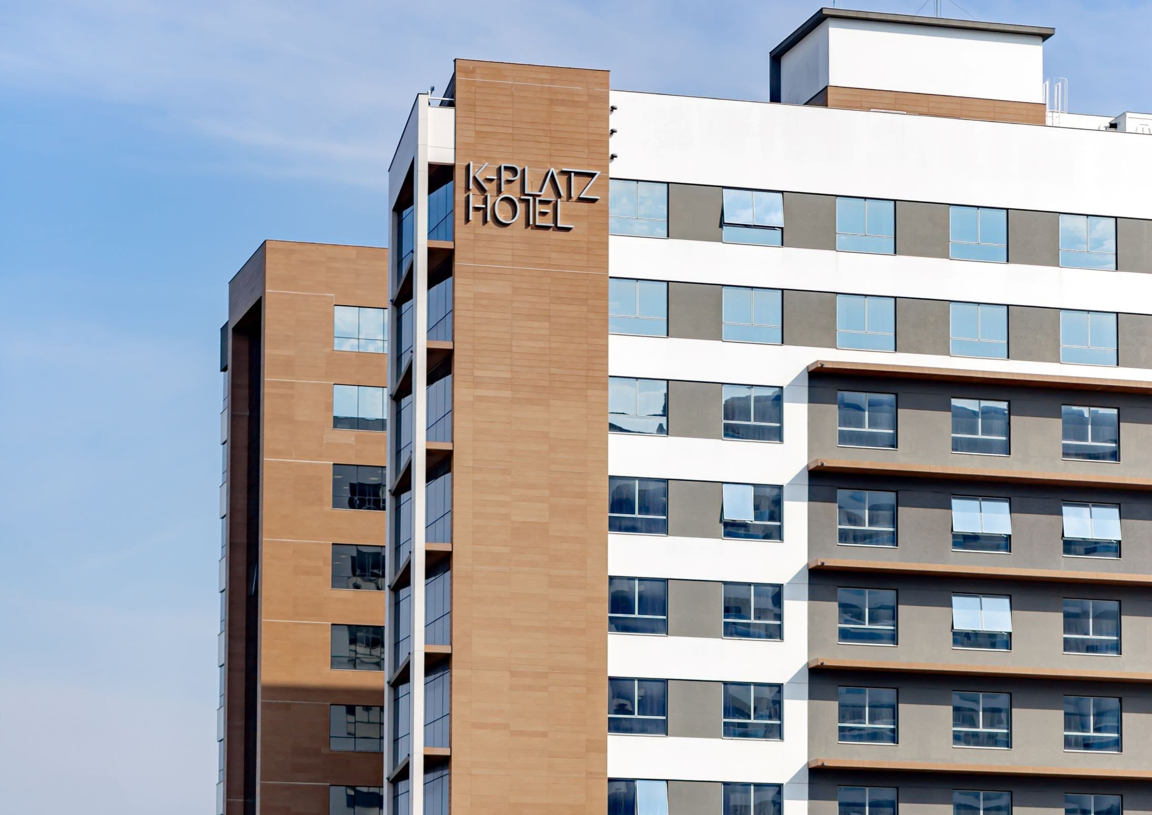 K-Platz Hotel completa cinco anos de operação como referência na Grande Florianópolis
