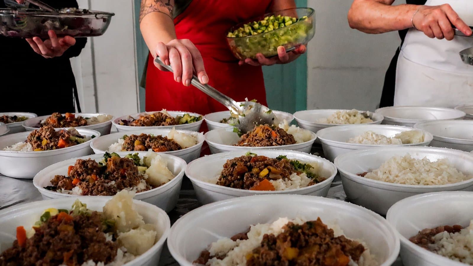 Justiça mantém programa Marmita Legal e garante distribuição organizada de alimentos em Florianópolis