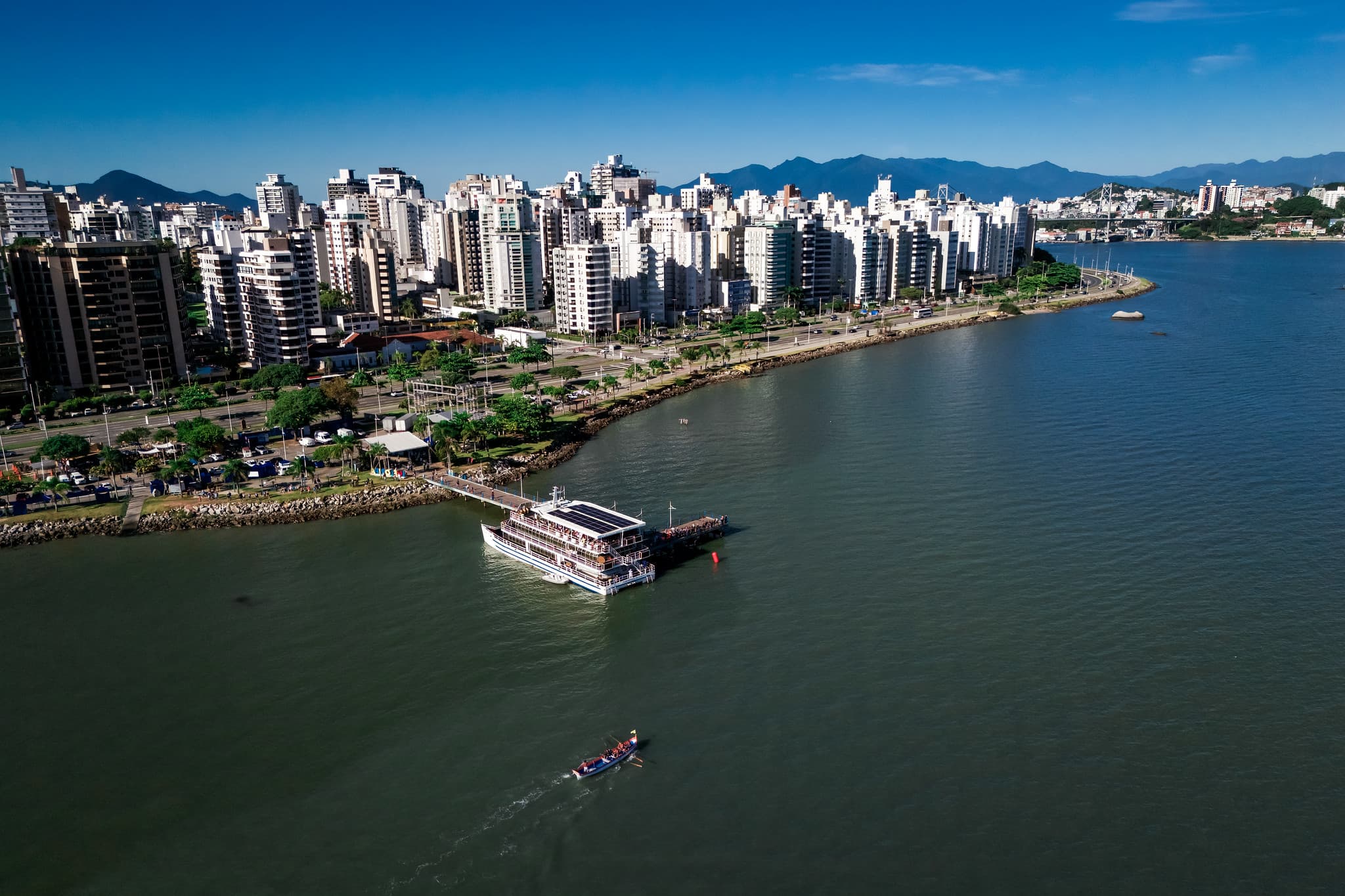 Coluna do Gadotti: acordo sobre a Ponta do Pitoco; obra da marina da Beira-Mar; um debate diferente nas eleições 2026