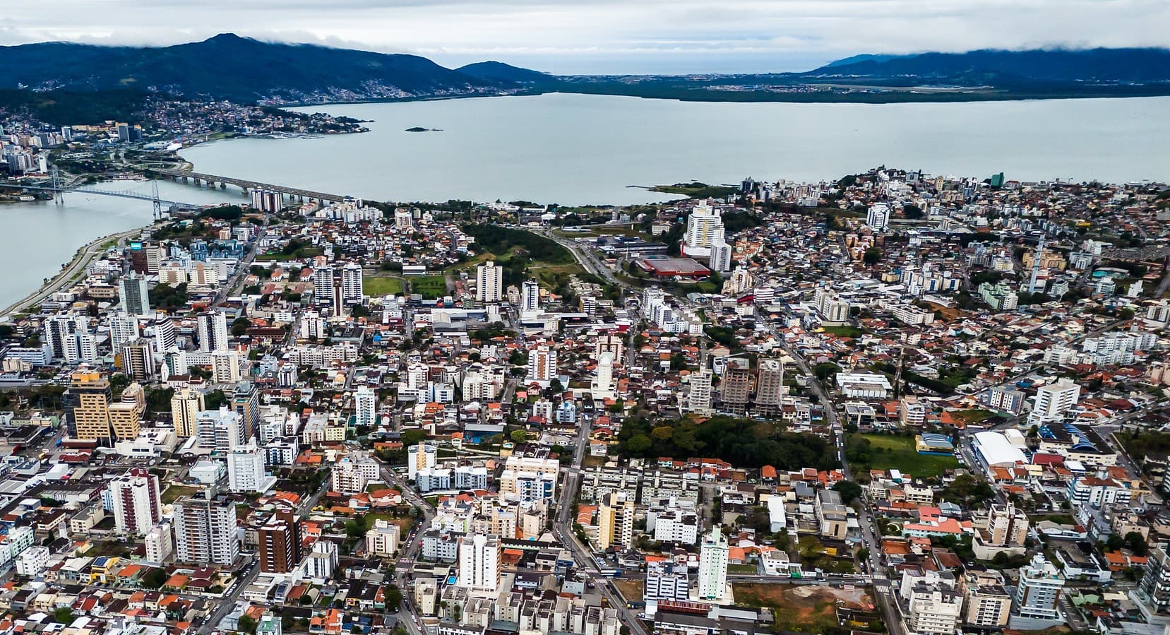 Coluna do Gadotti: problemas no modelo autodeclaratório; OAB/SC suspende quinto constitucional; PL das concessões na Câmara