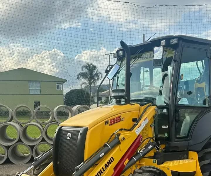 Prefeitura de Tubarão realiza compra de retroescavadeira - Visor Notícias
