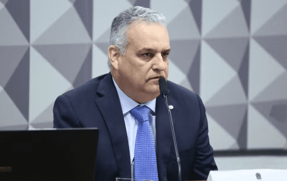Flávio Bolsonaro anuncia Alfredo Gaspar como candidato a vice-presidente