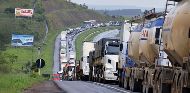 Paralisação dos caminhoneiros chega a Itajaí e pode avançar para outras regiões de SC - 4oito